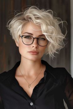 Stunning Wavy Pixie Haircut for short hair Trendy Short Haircuts, Short Wavy, Pixie Bob