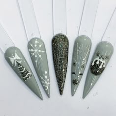 Christmas Stilleto Nails, Winter Stiletto Nails, Videos Of Nails, Stiletto Christmas Nails, Christmas Nails Stiletto, Christmas Themed Nails, Purple Glitter Nails