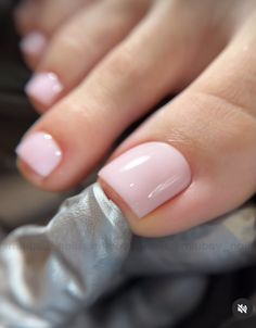 Pedikur Nails 2024, Pastel Pink Toe Nails, Light Pink Mani Pedi, Pastel Toes Nails, Pedicure Ideas Light Pink, Neutral Pink Pedicure, Natural Pink Pedicure, Pedicure Vacation Toenails, Wedding Toes For Bridesmaids