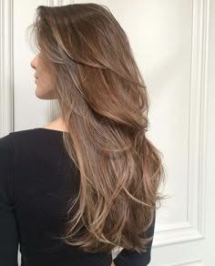 Rings Hippie, Haircut Curtain, Brown Hair Inspo, Hairstyles For Layered Hair, Long Brown Hair, Haircuts Straight Hair, Long Layered Hair, Long Wavy Hair