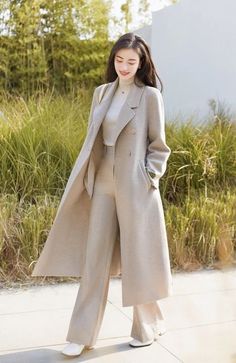 Korean Winter Coats Women, Formal Wear For Women Classy, Elegant Outfit Winter Classy, Fashionista Clothes Korean, Woman Suit Fashion Classy Style, Classy Outfits Korean, Korean Suits Women, Elegant Korean Outfit, Korea Outfit Ideas