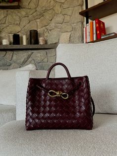 #bottegaveneta #bottegandiamo Andiamo Bag, Bottega Veneta Clutch, Bag Obsession, Minimalist Wardrobe, Soft Summer, Shopping Spree