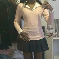 Jasmine Tookes Aesthetic, Pink And Brown Aesthetic, Collared Shirt Outfits, 6th Form Outfits, Sixth Form Outfits, Diy Vetement, Black Pleated Skirt, Preppy Aesthetic, Preppy Outfit