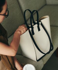 Trendy Tote-style Bucket Bag With Handle Drop, High-end Tote Shoulder Bag With Dust Bag, Leather Bucket Bag Tote For On-the-go, Leather Trim Tote Bucket Bag For On-the-go, Leather Bucket Bag With Double Handle For On-the-go, 2023 Bags, Butterfly Bag, Bags Inspiration, Bag Inspiration