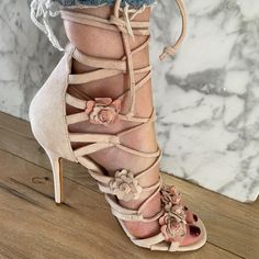 Marchesa Size 37 Suede Uppers Tie Around Closure Suede Sandals, Marchesa, Shoes Women Heels, Shoes Heels, Size 7, Women Shoes, Sandals, Heels, Floral