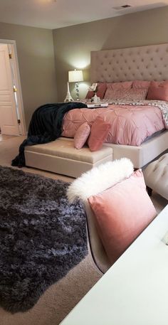 Quarto de rica 
Quarto de patrícinha
Inspiração Pink Blueberries, Princess Apartment, Bedroom Supplies, Synth Wave, Glam Bedroom, Classy Bedroom, Bedroom Decor For Teen Girls