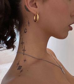 Small Neck Tattoos, Earthy Tattoos, 16 Tattoo, Pretty Hand Tattoos, Neck Tattoos Women, Back Of Neck Tattoo, Tattoos For Black Skin, Dope Tattoos For Women, Discreet Tattoos