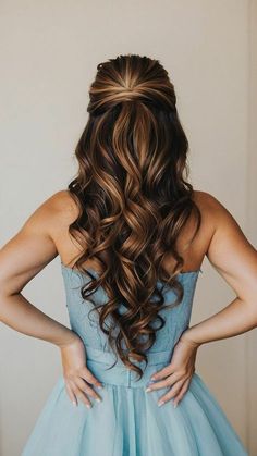 Prom Curly Hairstyles Down, Hairstyle For Prom Long Hair, High School Graduation Hairstyles Ideas, Simple Prom Hair Long, Fancy Girl Hairstyles, Girls Fancy Hairstyles, Fancy Hair Ideas, Wedding Hairstyles For Long Hair Elegant, Curly Hair Ideas For Prom