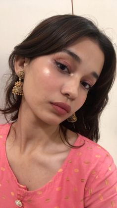 Desi Light Makeup, Soft Traditional Makeup, Aesthetic Indian Makeup Looks, Soft Makeup Look Indian, Indian Skin Makeup Looks, Desi Makeup Aesthetic, Indian Pink Makeup, Indian Makeup Aesthetic, Light Indian Makeup