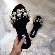 Couture Dior, Diy Sandals, Cute Slippers, 자수 디자인, Girly Shoes, Cute Sandals, Diy Shoes, Shoe Closet, Slides Shoes