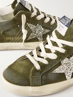 Unique Golden Goose, Green Golden Goose, Outfit Aesthetics Types, Outfit Aesthetics, Chic Sneakers, Glitter Sneakers, Golden Goose Sneakers, Gold Lettering, Shoe Inspo