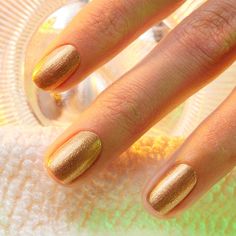 A honey-glazed bronze with cool undertones nail polish from the Green™ () range. Subtle, golden and spangled with stars, this glitter polish can party for hours. Green Primer, Gold Gel Nails, Glitter Polish, Hand Makeup, Shimmer Nail Polish, Semi Permanente, Honey Glazed, Pearl Beach, Green Nail Polish