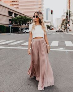 Long Pleated Skirt Outfit, High Waist Long Skirt, Chiffon Maxi Skirt, Long Maxi Skirt, Chiffon Fashion, Elastic Waist Skirt, Pleated Maxi Skirt, Neue Outfits, Long Skirts For Women