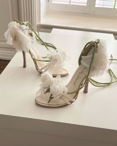 Popular Shoe, Shoe Hacks, Glam Bride, Pretty Heels, Flower Heels, Fashion Shoes Heels, Shoes Heels Classy, Flower Shoes, Floral Heels