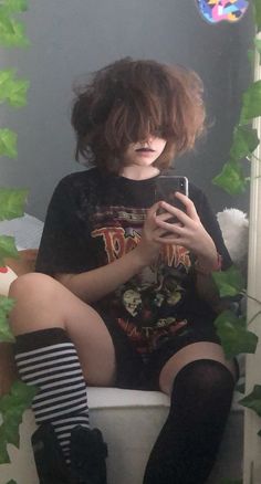 Short Grunge Hair, Hair Inspiration Short, Cute Emo, Alternative Hair, Fluffy Hair, Emo Girls, Short Hair Haircuts, Grunge Hair, Alternative Outfits