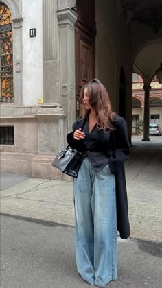 Get inspired with 35+ Fall Outfits You Can’t Get Around on Pinterest This Year! From cute fall outfits to ținută casual looks, these styles are a must-try. Explore overalls outfit ideas and embrace the aesthetic overalls outfit trend. Whether you’re at a pumpkin stand or channeling the VSCO girl aesthetic, these outfits will keep you stylish all season. Find outfit inspo cute enough for any occasion, and don't forget to check out cute pose ideas to capture the perfect shot! Vsco Girl Aesthetic, Classy Fall Outfits, Look Jean, Overalls Outfit, Corporate Fashion, Outfit Inspo Casual, Casual Day Outfits, Vsco Girl, Easy Trendy Outfits