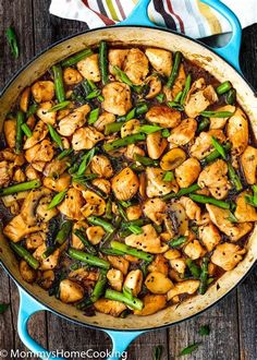 a skillet filled with chicken and green beans