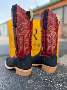 Women's R Watson Black Boar/ Barn Red Cowhide This boot is sure to make any cowgirl shine! Perfectly crafted with a black boar finish and barn red cowhide, the Women's R Watson Boot will have you looking sharp, no matter what you're up to. Cutter toe and Cowboy Heel - this boot's got it all! You can shop the rest of our women's R Watson HERE Details Available in sizes 6.5-9 Available in B Width Toe: Narrow Square Heel: Cowboy 13" in Height Single Stitched All Leather Stacked Heel Shaft: Barn Red Anderson Bean Boots, Denim Top Women, Lane Boots, Cowboy Boots Square Toe, Black Cowboy Boots, Felt Cowboy Hats, Straw Cowboy Hat, Rope Bag, Bean Boots