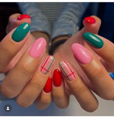 Red And Green Nails, Simple Christmas Nail, Christmas Nail Design, Red Christmas Nails, Romantic Nails, Holiday Nail Designs, Plaid Nails, Christmas Nails Easy, Happy Nails