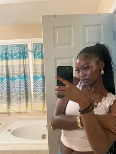 Arch Pics Dark Skin, Dark Skin Outfits, Dark Skin Girl, Dark Skin Black Women, Pretty Dark Skin Girl, Brown Skin Baddie, Mirror Poses, Dark Skin Baddie, Pretty Dark Skin