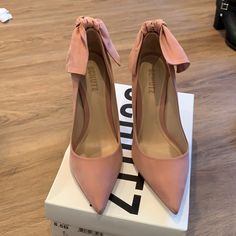 Perfect Condition Worn Once Rose Bow Point Pumps Schultz Shoes Heels, Pointed Pumps, Shoes Women Heels, Poppies, Shoes Heels, Pumps, Women Shoes, Heels, Pink