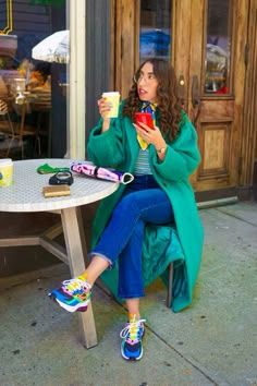 Colorful Elegant Outfits, Carrie Bradshaw Outfits Inspiration, Colour Palette Outfit, Fun Colorful Outfits, Fun Outfits For Women, Sneakers And Dresses, Maximalist Outfit, Playful Outfits, Eclectic Outfits