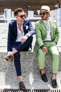 effortless menswear Men In Suits, White Pocket Square, Fashion Rules, Suit Men, Fashion Man, Navy Suit, Men Street, Well Dressed Men, White Shirt Dress