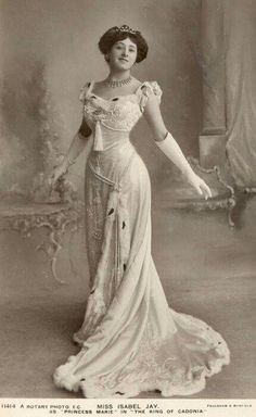 Istoria Artei, Woman In White, 1900s Fashion, Portrait Vintage, Gibson Girl, Vintage Gowns, Victorian Women, Photo Vintage, Vestidos Vintage