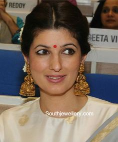 Nakshi Jhumkas, Twinkle Khanna