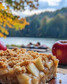 Caramel Apple Crumble - Bocados Sabrosos Apples And Caramel, Caramel Apple Crumble, Caramel Desserts, Apple Season, Holiday Feast, Fall Dessert, Ordinary Day