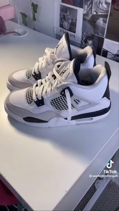 Shoes Jordans 4s, J 4s, Shoe Inspo Sneakers Trendy, Cute Jordan 4, All Jordan Shoes List, Nike Fits Outfits, Cute Trainers, Nike 4s, Nike Trendy Shoes