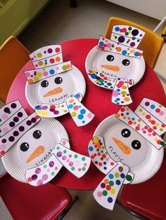 paper plate snowman craft with polka dot hats on top and dots on the bottom