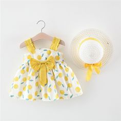 Summer Elegance for Baby Girls

 Radiate your baby girl's summer charm with our lightweight cotton hat and dress set. Perfect for sunny days and special occasions, this set combines comfort and style with a touch of summer freshness . The hat provides soft, delicate protection from the sun's rays, while the light, airy dress provides a cool feeling while allowing your baby to move freely. With its bright colors and charming patterns, this set will add a note of joy and liveliness to all of your little angel's summer adventures. Baby Summer Dress, Baby Princess Dress, Kids Costumes Girls, Boho Baby Girl, Baby Summer, Boho Fashion Summer, Princess Birthday Party