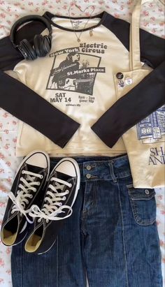 Down Town Style Clothes, Aesthetic Outfits Girl Vintage, Beige Hoodie Outfit Aesthetic, Lana Style Outfits, Autumn Outfits Teenage Girl, Dowtown Girl Outfits Aesthetic, Diwntown Girl Aesthetic Outfits, Dowmtown Girl Oufits, Downtown Girl Style Aesthetic