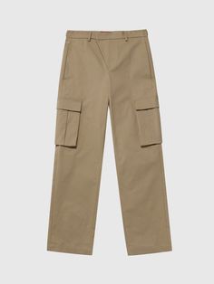 Shop 424's khaki cargo pants with baggy fit, oversized pockets, and adjustable waist detail. Features overlap closure, multi-pocket design, and button/zip closure. Made in Italy from 97% cotton and 3% elastane. Elevate your style with these functional and comfortable pants. Available now with global shipping. Oversized Pockets, Khaki Cargo Pants, Comfortable Pants, Cargo Pant, Baggy Fits, Pocket Design, Short Pants, Jean Coat, Short Tops