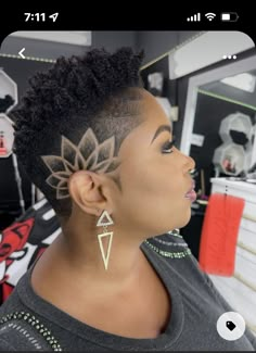 Flower Haircut Design, Designs On Shaved Sides, Hair Cut Designs Girl, Shaved Hair With Designs, Design Haircuts Women, Women Fade Designs, Pride Hairstyles Black Women, Flower Shaved Hair Designs, Shaved Hair Designs For Women Side