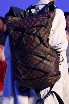 Louis Vuitton Spring 2016 Menswear - Collection - Gallery - Style.com Tas Lv, Vogue Paris, Vuitton Handbags, Louis Vuitton Handbags, Travel Bag, Louis Vuitton Bag