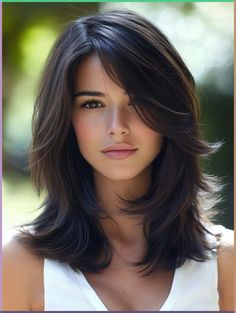 Finding the perfect haircut can be challenging, especially when considering your unique face shape. For those with a diamond face shape, characterized by broad cheekbones, a narrow forehead, and a poi