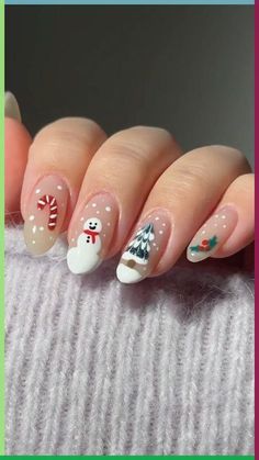 Nail Designs For Christmas Winter, Merry Christmas Nail Art, Fake Nails Christmas, Festive Christmas Nail Designs, Christmas Gel Nails Designs Winter, Noel Nail Art, Nails Merry Christmas, Merry Christmas Nails, Gold Christmas Nails