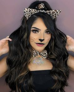 CARNAVAL DE ONCINHA TOPA!? . #maquiagem#maquiagembrasil #maquiagemprofissional#makeup #maqui #makup #loucaspormake#universodamaquiagem #makelovey #make#maquiagemmx Cat Custome, Bunny Halloween Makeup, Simple Cat Makeup, Bunny Makeup