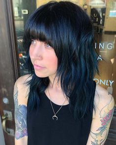 Blue Black Hair with Bangs Medium Textured Hair, Blue Black Hair Color, Modern Shag Haircut, Blue Black Hair, New Short Hairstyles, Black Hair Color, Shag Hairstyles, Shag Haircut, Haircuts With Bangs