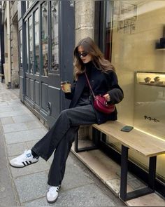 Blazer Outfits For Women Aesthetic, Macao Outfit, Architect Ootd, Architect Outfit Women, Burgundy Bag Outfit, Architect Outfit, November Outfits, Autumn Look, Winter Fashion Outfits Casual