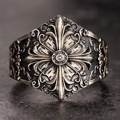 Glimmer in exquisite silver to create an unforgettable look - the Iris Silver Carved Flower Ring is a showstopper! DETAILSMaterial: Silver Sterling Silver Rings For Men, Streetwear Rings, Masculine Rings, October Jewelry, Silver Rings For Men, King Ring, Gothic Pattern, Edgy Jewelry, Apocalyptic Fashion