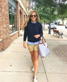 I like this preppy look, but need pants for the conference and prefer more color. Preppy Spring Outfits, Adrette Outfits, Preppy Spring, Outfits Preppy, Mode Tips, Blazer Outfit, Preppy Girl, Estilo Preppy