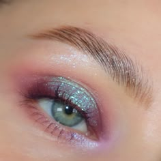 i feel like i’ve accidentally done a variation of this exact look about a trillion times 🤔 idk how it happens @cloudicos pocket summer PR @colourpopcosmetics matte about hue, blush crush PR @lorealusa purple telescopic lift @nyxcosmetics brow glue @judydoll_official brow pen #cppartner #indieeyeshadow #cloudicos #colourpop #colorfuleyeshadow #eyemakeup #makeupinspo #sparklymakeup #selftaughtmua Colorful Eyeshadow Looks, Brow Glue, Mack Up, Sparkly Makeup, Brow Pen, Colorful Eye Makeup, Winter Makeup