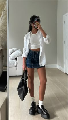 outfit for summer
denim mini skirt
summer denim
button up 
loafers Uni Outfits, Miniskirt Outfits, Spring Look, Looks Street Style, Mode Inspo, Mode Vintage, Looks Style, Mode Inspiration, Lookbook Outfits