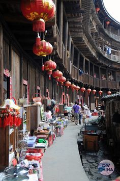 China Town Photography, Quanzhou China, Ancient Chinese Building, China Ancient Town, Fenghuang Ancient Town, City Drawing, Chinese Movies, Chinese Architecture, Traditional House