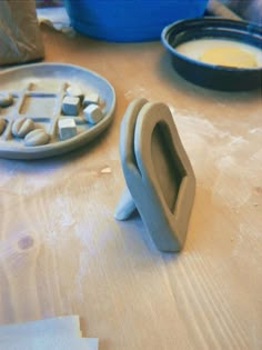 #clay #potterytechniques #potterymaking #ceramics #ceramicartist #fundiy Clay Bowl Tutorial, Ceramic Picture Frame Ideas, Diy Clay Picture Frame, Clay Frame Diy, Ceramic Frame Ideas, Air Dry Clay Frame, Clay Picture Frames Diy, Ceramic Making