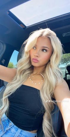 Blond Kylie Jenner, Katalina Cartmel, Blond Hair Tan Skin, Beach Blonde Hair Color, Blonde Baddie, Beach Blonde Hair, Beach Scent, Perfect Blonde Hair, Summer Blonde Hair