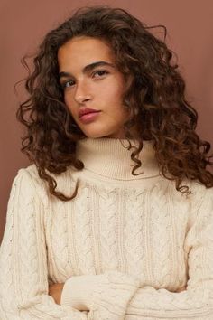 Curly Hair Model, Curly Brown Hair, Brown Curly Hair, Classic Hairstyles, Hair Model, Curly Hair Inspiration, Short Wavy Hair, Trending Hairstyles, Long Curly Hair